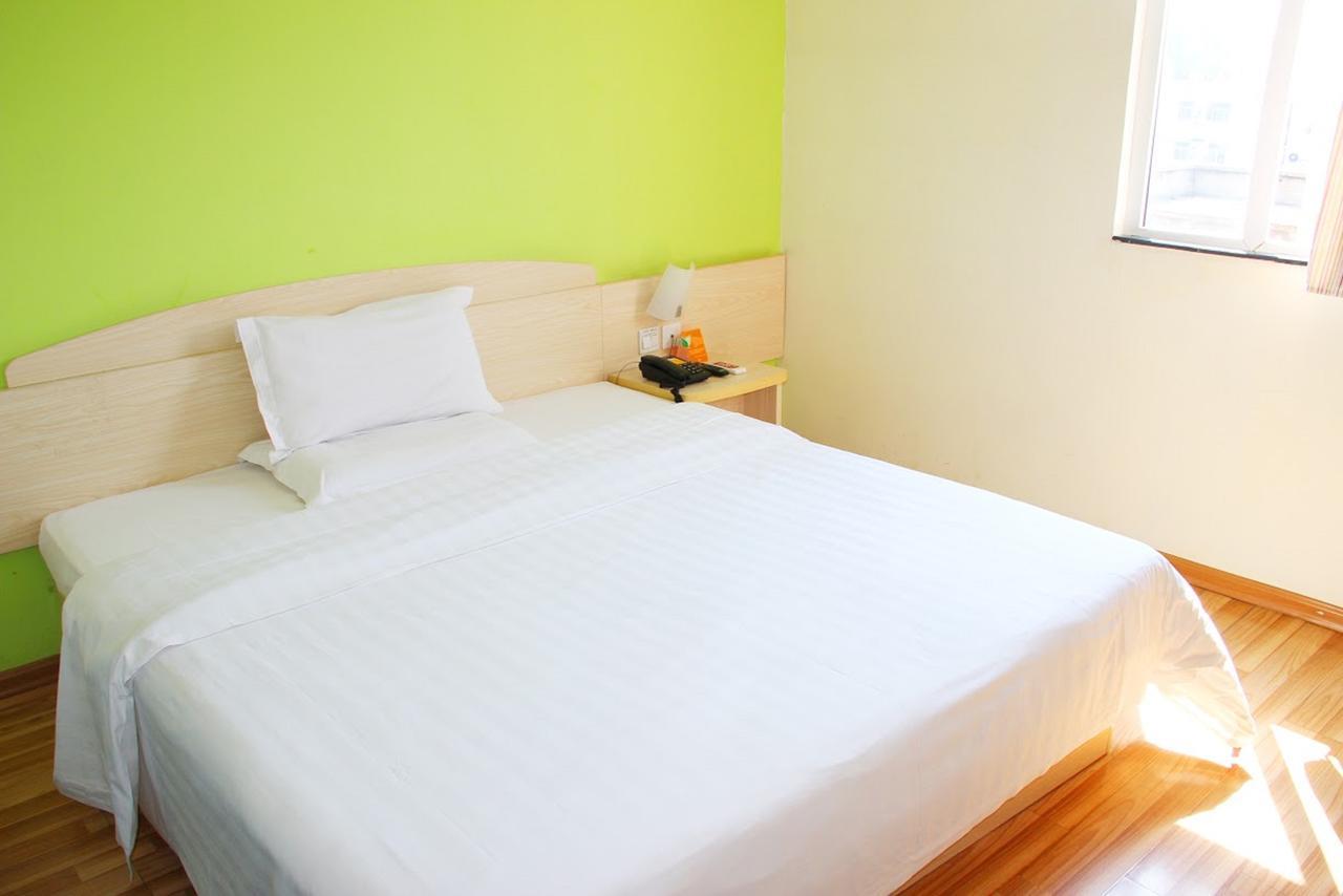 7Days Inn West Liaoyang Road Carrefour Циндао Экстерьер фото